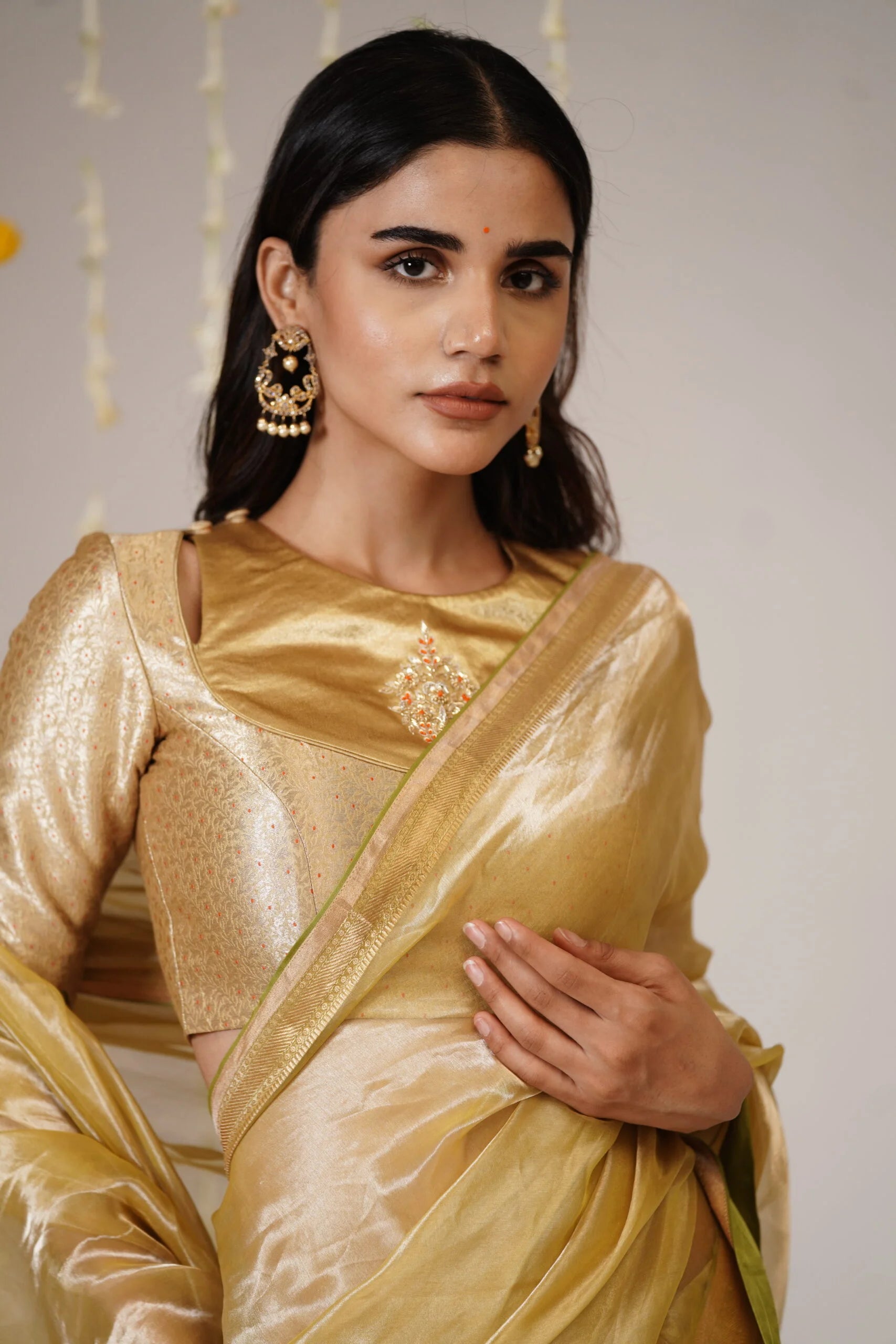 Mandhaara Nyavapitahari Gold Tissue Saree