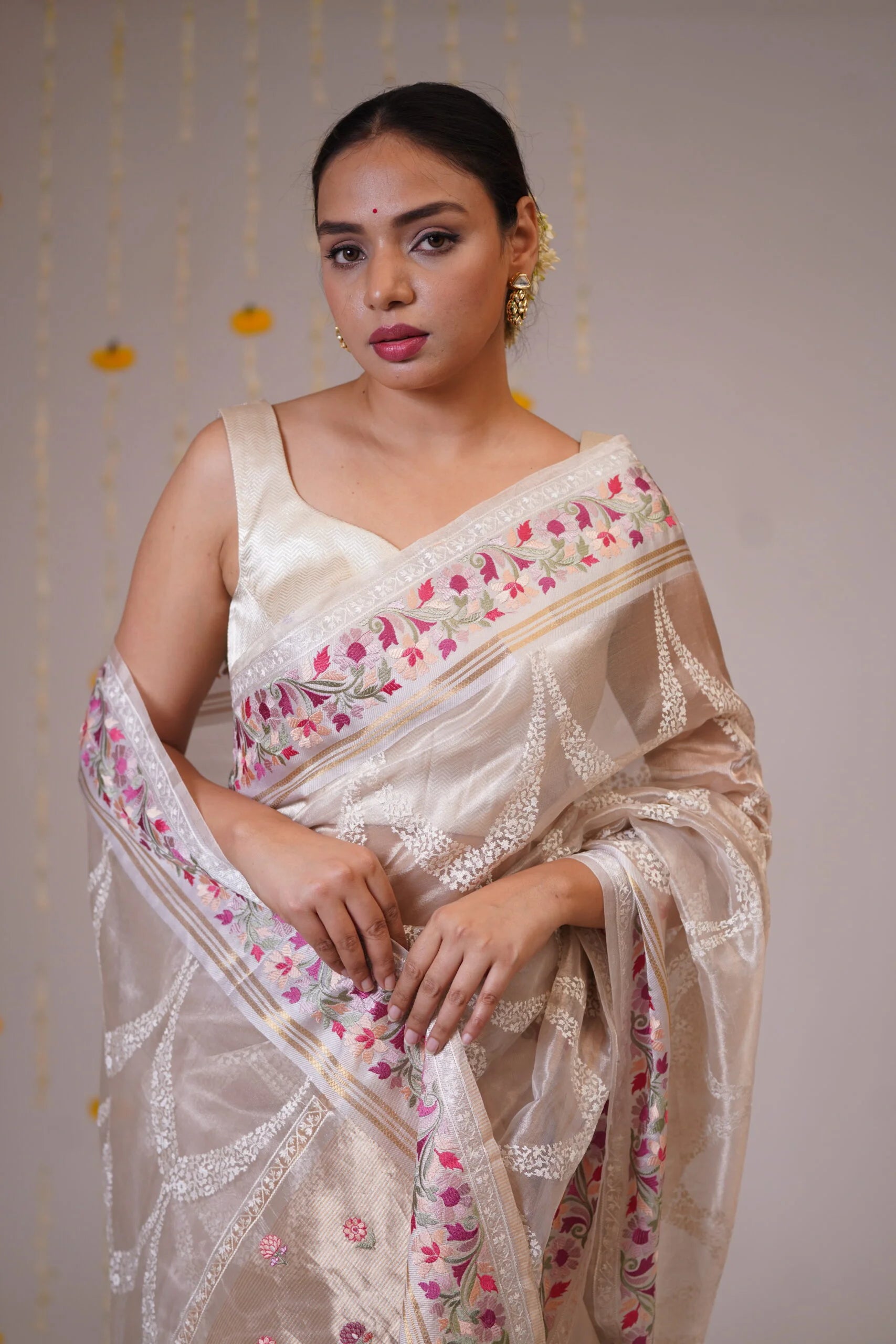 Mandhaara Shveta: Elegant Floral Embroidered Saree