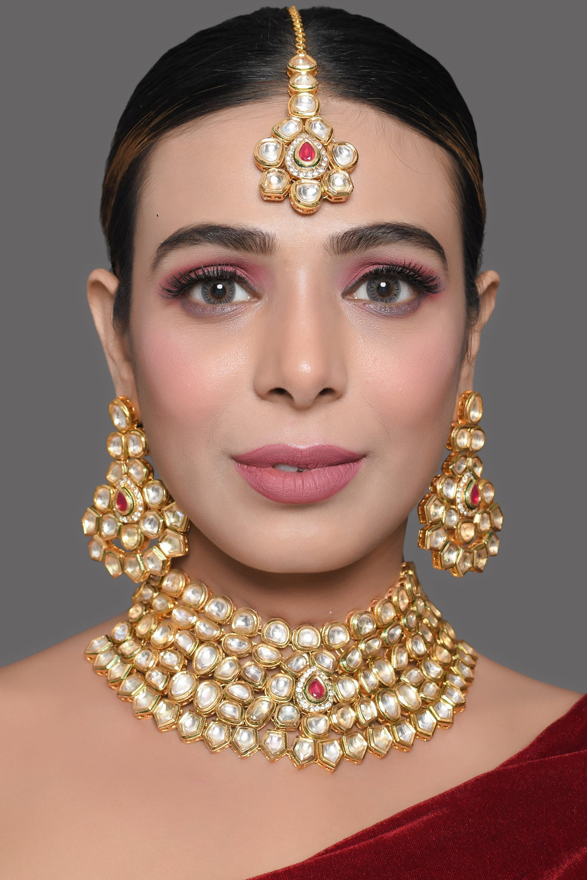 Handcrafted maharani Kundan necklace with earrings & Maang Tikka