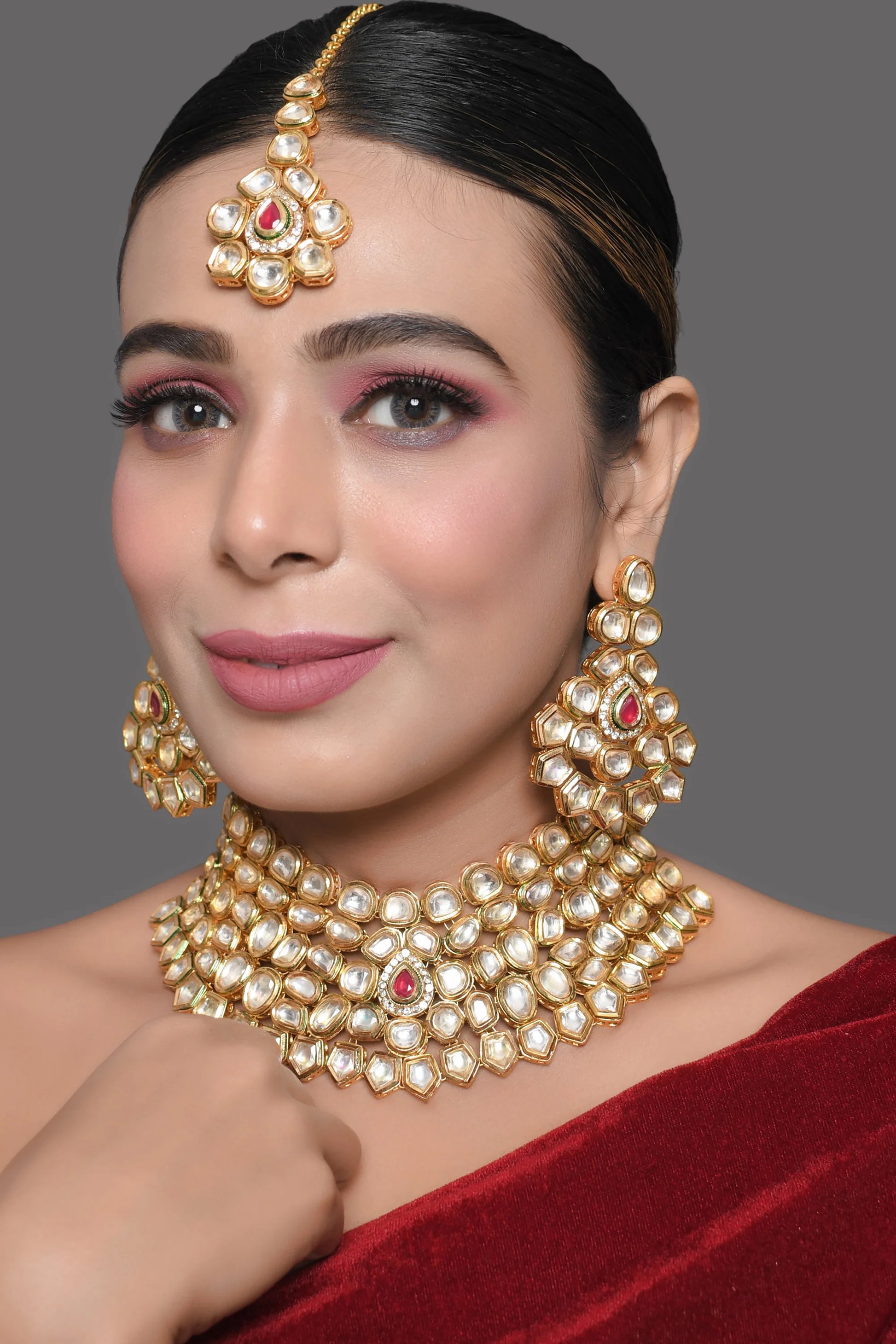 Handcrafted maharani Kundan necklace with earrings & Maang Tikka