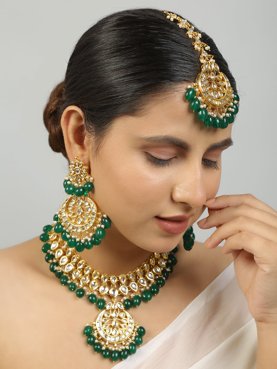 Emerald beaded Kundan Necklace with Earrings & Maang Tikka