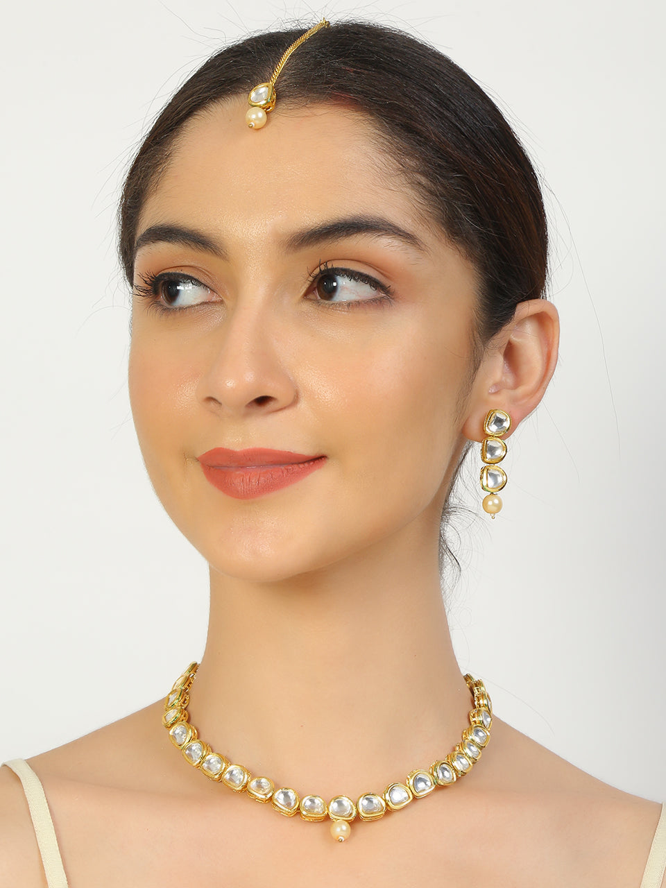 Handcrafted Kundan necklace with Earrings & Maang tikka