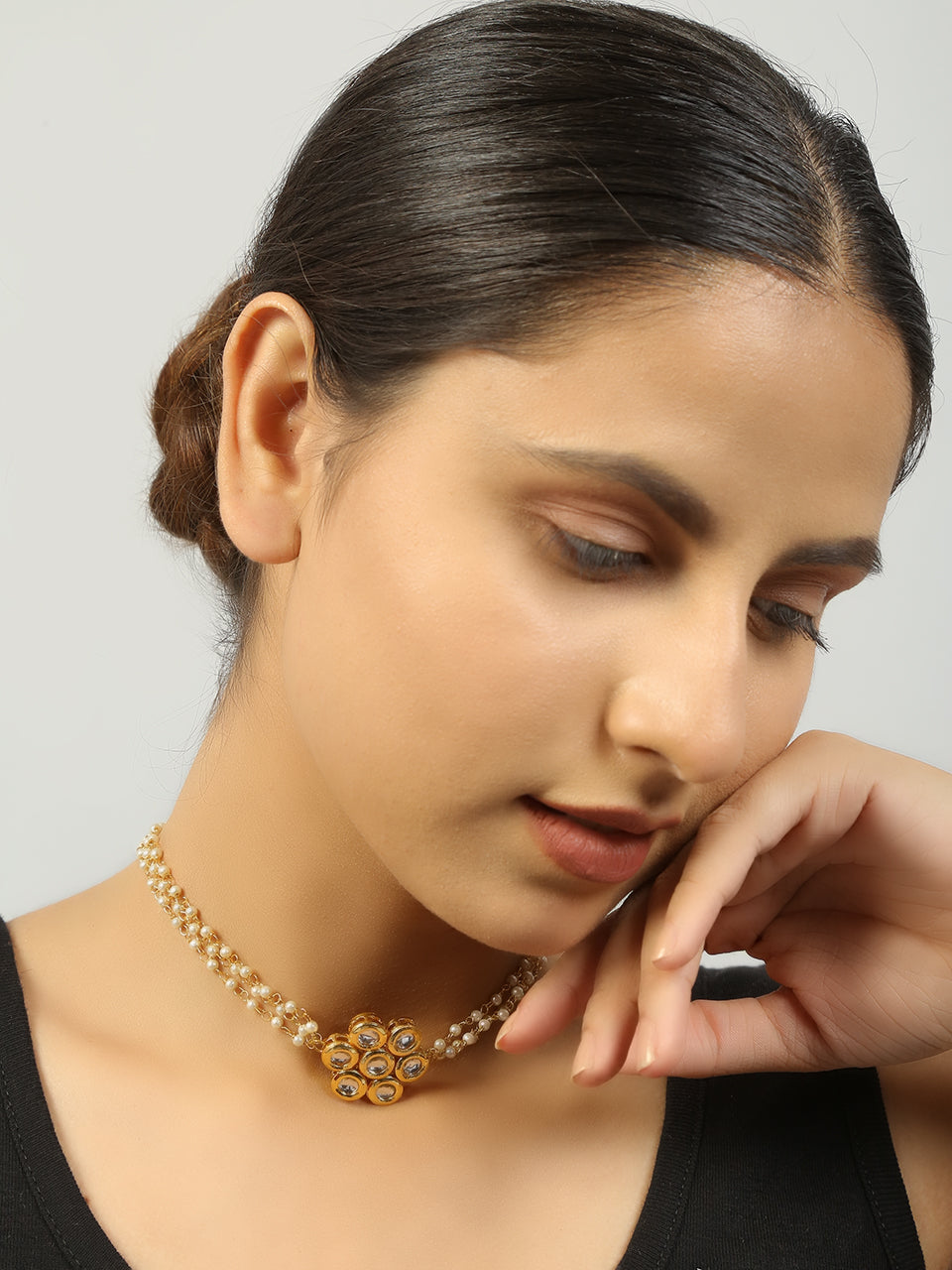 Sleek floral shaped Kundan inspired choker