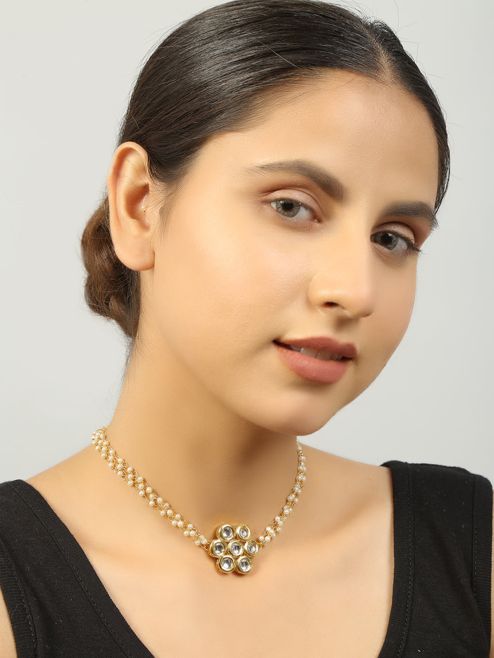 Sleek floral shaped Kundan inspired choker