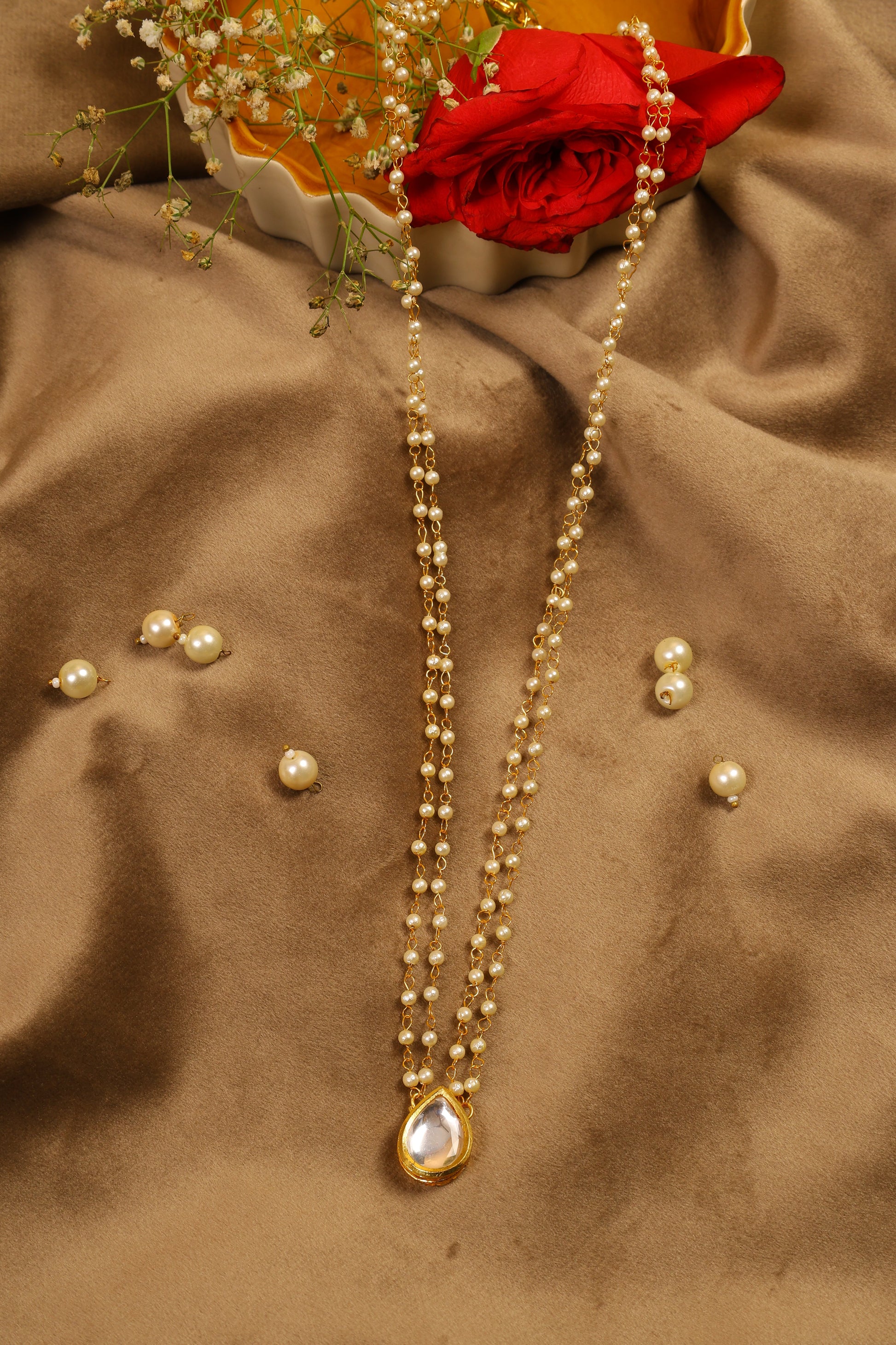 Tear Drop Kundan Necklace With Pearls