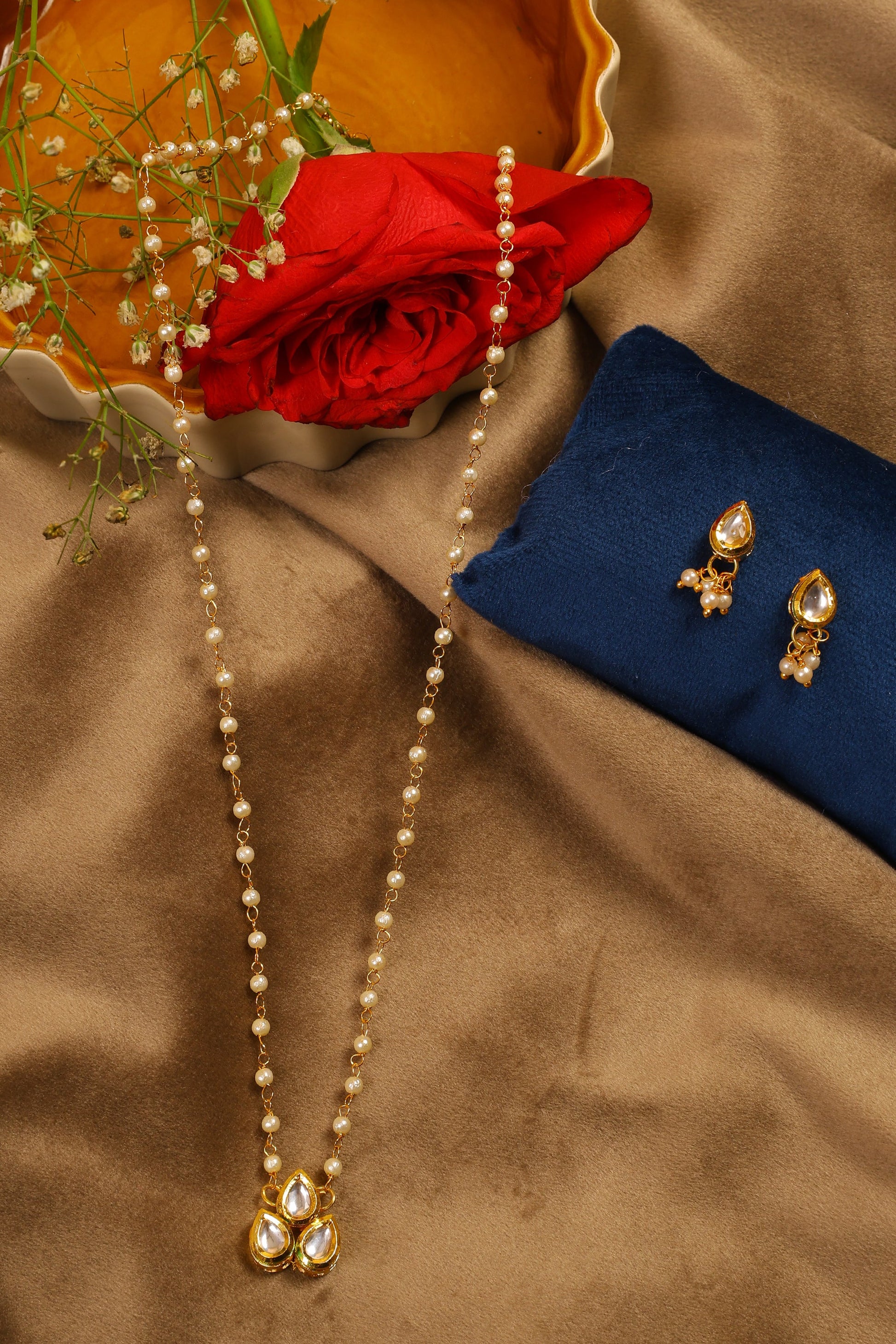 Tear Drop Kundan Necklace With Pearls