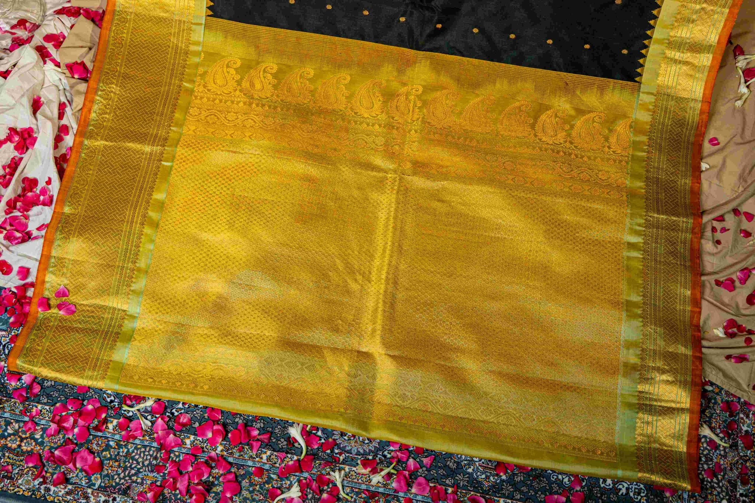 Emerald Green with Orange Booti pattern with minimal traditional border Gadwal Saree